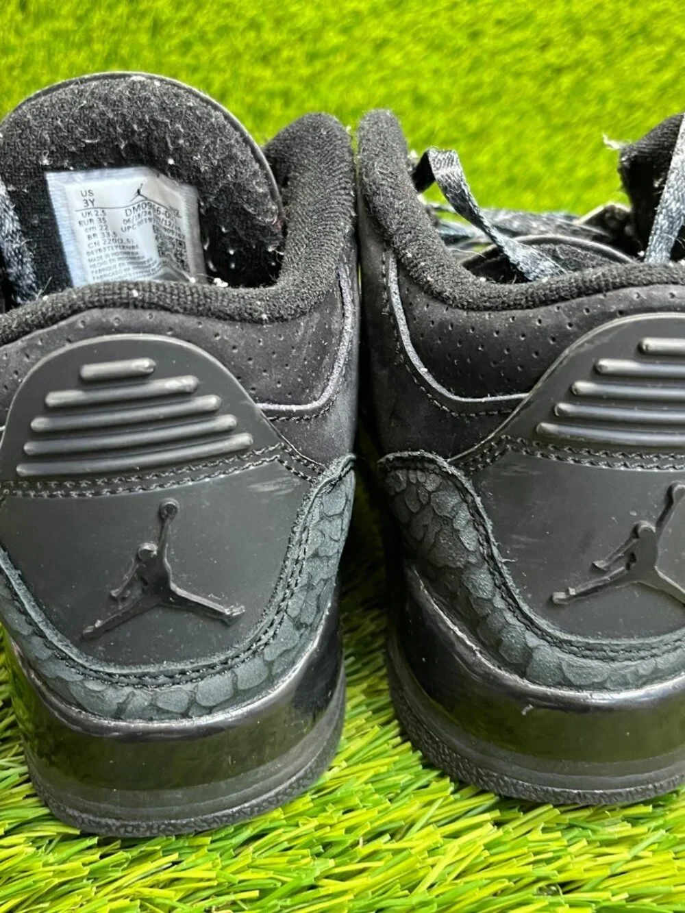 Nike Air Jordan 3 Retro Boys Size 3Y Triple Black Basketball Shoes Sneakers